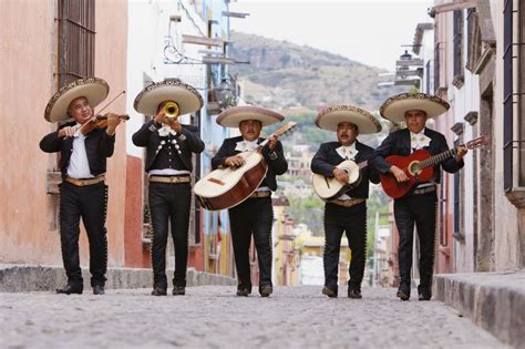 Impreza Fiesta Mexicana z Isabela Moner - Muzyka Mariachi i Tańce Pod Gwiazdami!