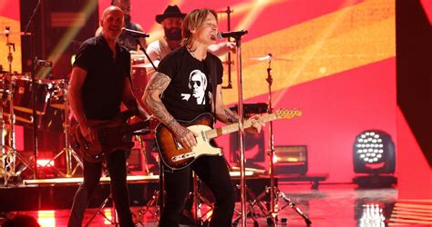 The 'Kaleidoscope of Chaos':  Exploring Keith Urban's Electrifying Warsaw Concert!