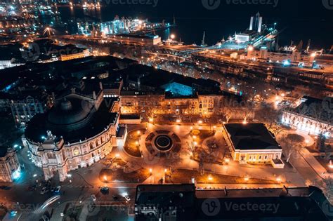  Odessa Nights: Artystyczne Przeżycie czy Kontrowersyjny Show?