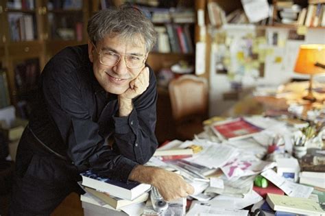 Orhan Pamuk'ın Gizemli İstanbul Sergisi: Bir Edebi Yolculuğun Sanatsal Keşfi!