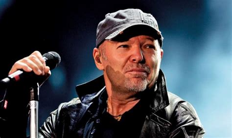 Wakacje z Vasco Rossi: Zbliżanie się włoskiej legendy do fanów w Warszawie!